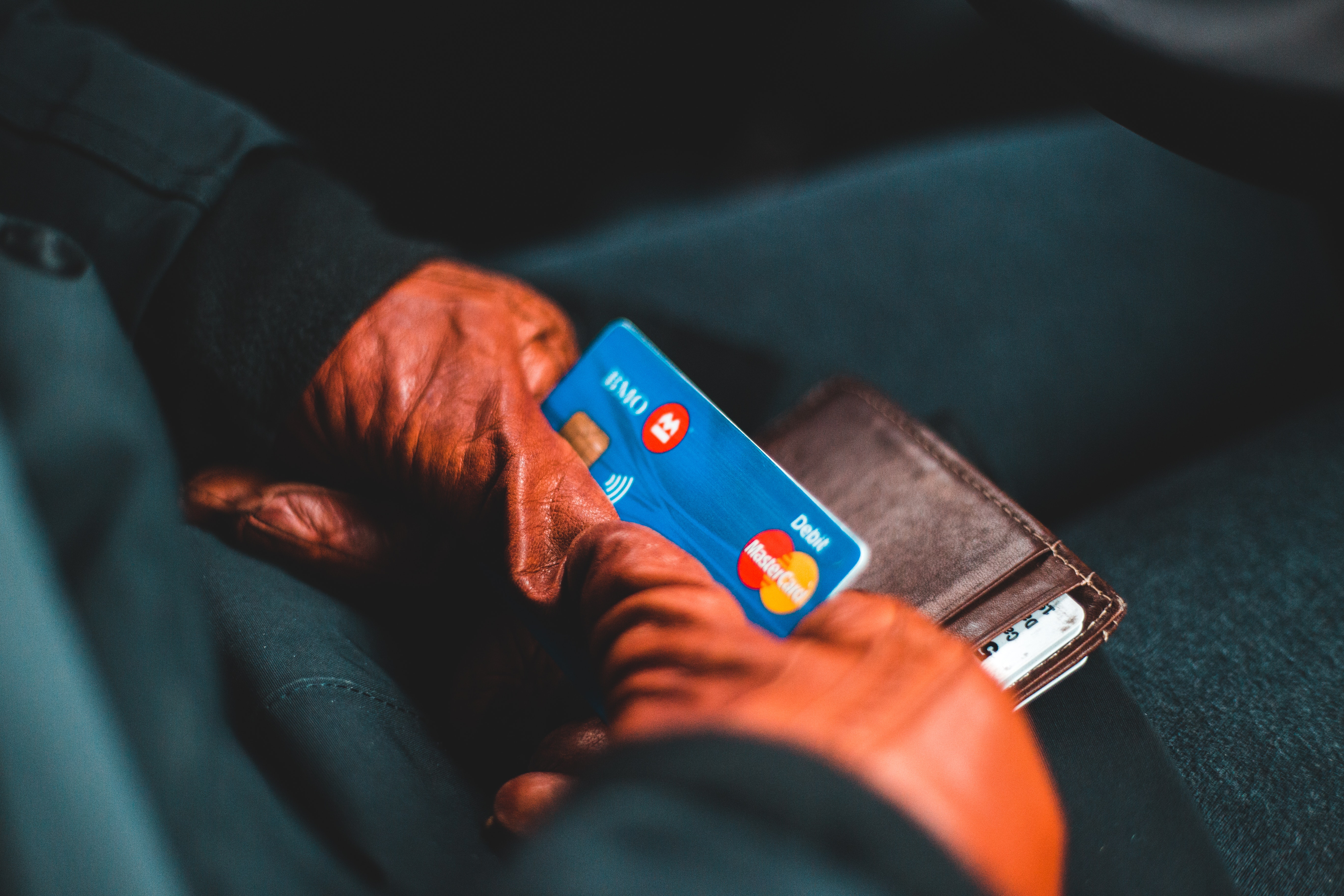 Как оформить кредитную карту без официального трудоустройства
